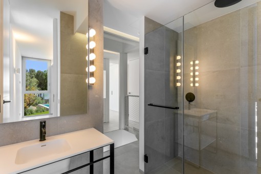 Further bathroom