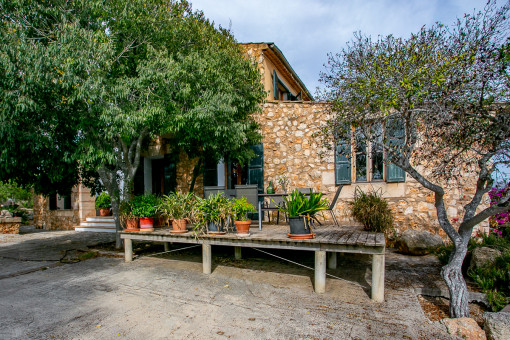 Idyllic front terrace