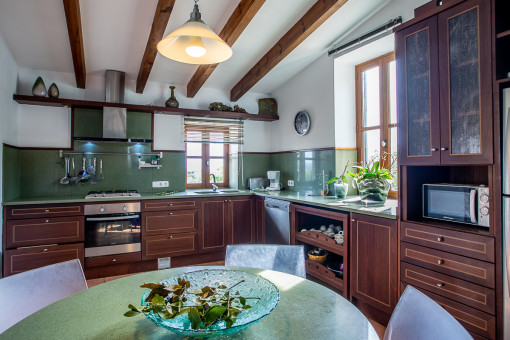 Lovely kitchen with dining area