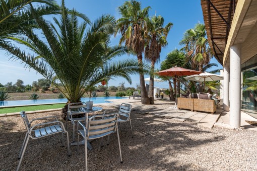 Beautifully laid-out outdoor area