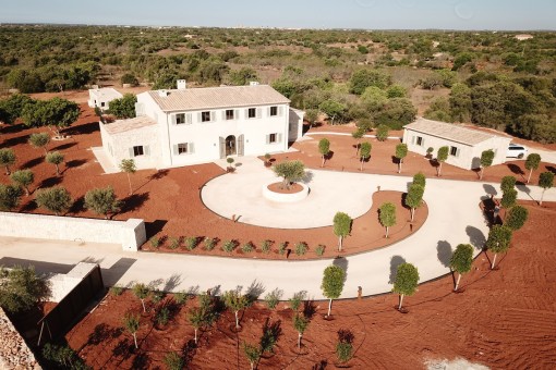 Front view of the finca