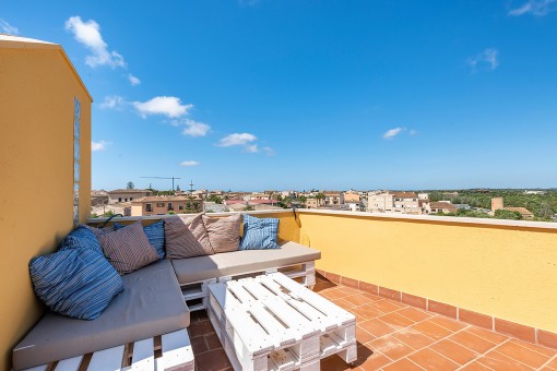 Lovely roof terrace with lounge area