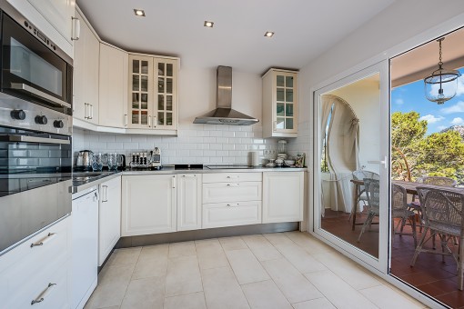 Modern, spacious kitchen