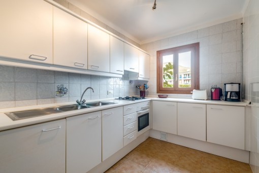 Large, fully equipped kitchen