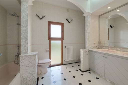 One of 3 bathrooms