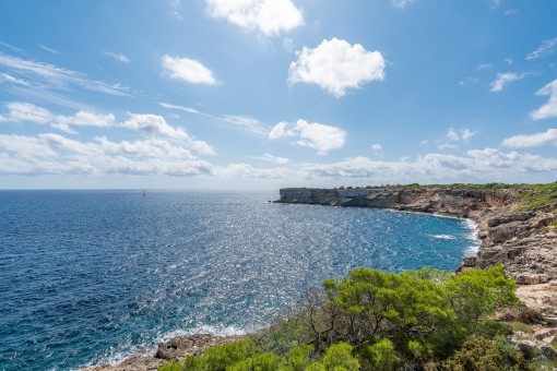 Situated directly at the coast