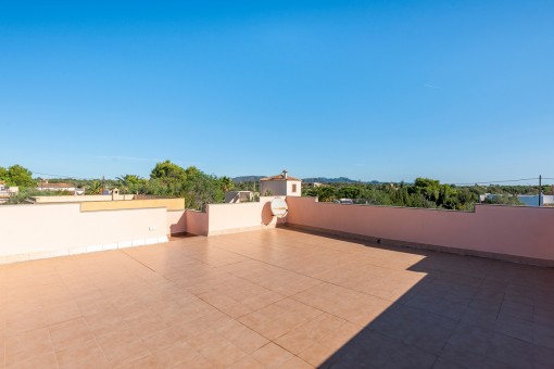 Roof terrace with ample space