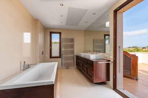 Bathroom with bath tub