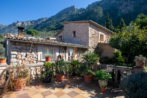 Finca with sea views and olive trees in Fornalutx