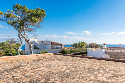 Roof terrace with sea views