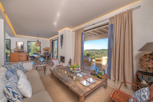 Large panoramic windows