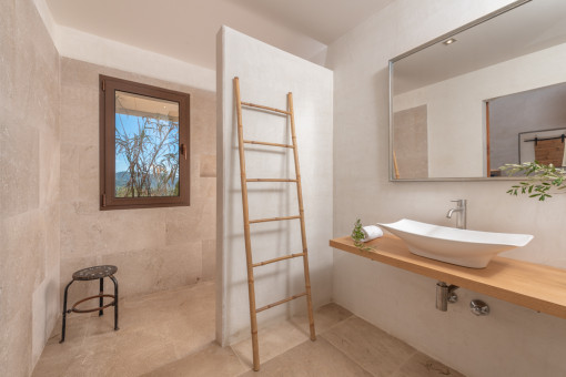 Bathroom withs shower