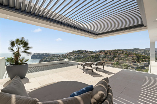 Generous sea view terrace with pergola