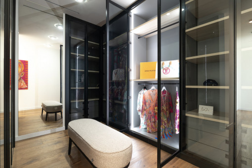 Walk-in wardrobe