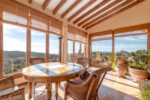 Lightflooded wintergarden with panoramic views