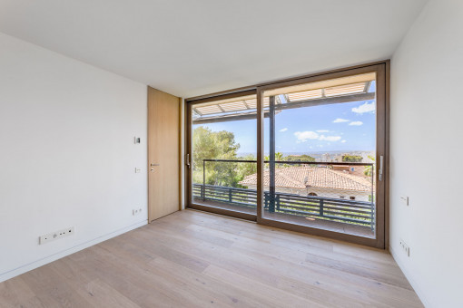 Spacious double bedroom