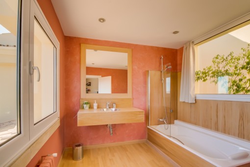 One of 6 bathrooms