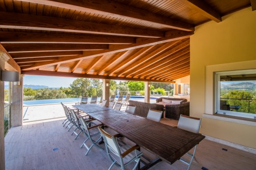 Large, covered terrace 
