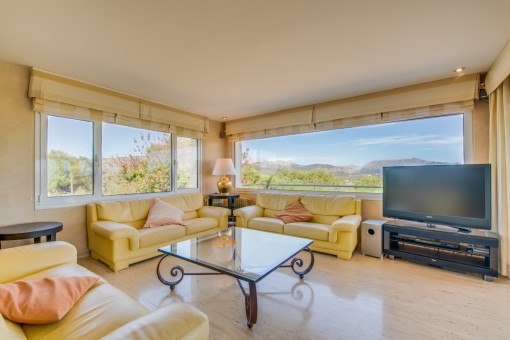 Living area with panorama windows