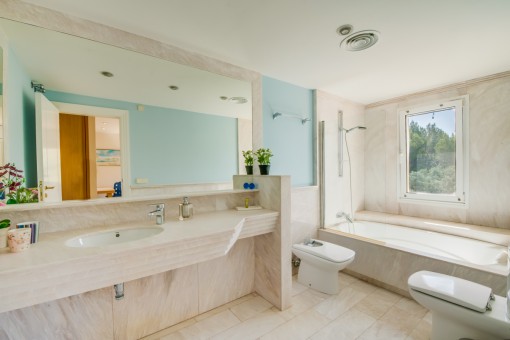 One of 6 bathrooms