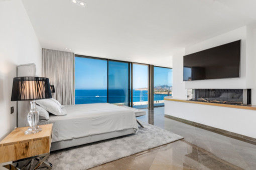 Master bedroom panorama sea views