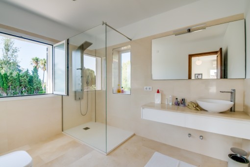 Noble bathroom with shower