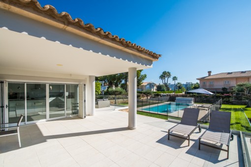 Covered dining area on the terrace