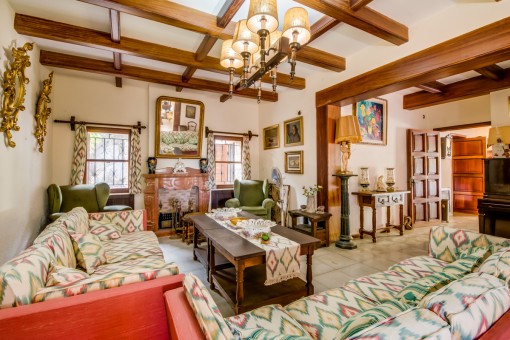 Further living area with wooden ceiling beams