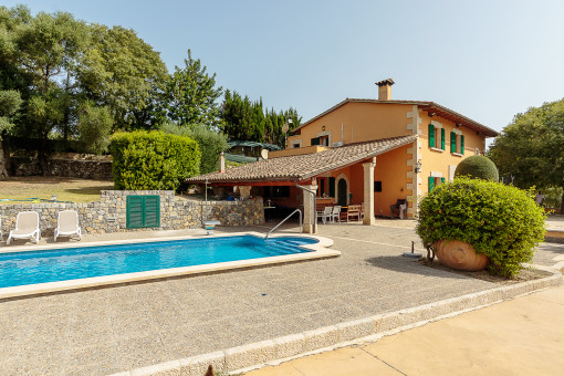 Stately villa-residence on the coast in Alcúdia: elegant, historical and exclusive