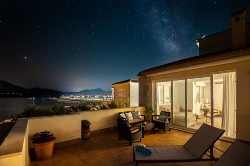 Stunning duplex located directly at the sea with holiday rental licence in Son Serra de Marina