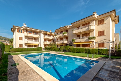 Communal area with pool