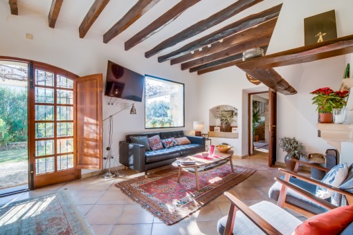 Light flooded living area