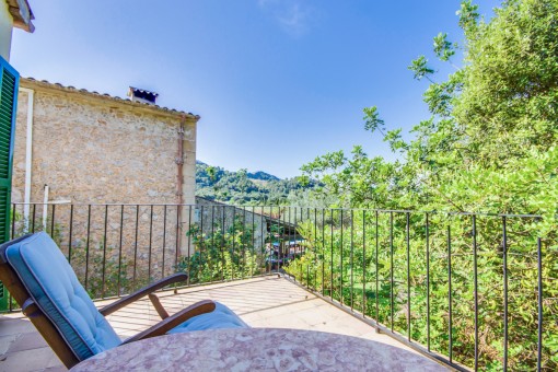 Balcony with sitting area