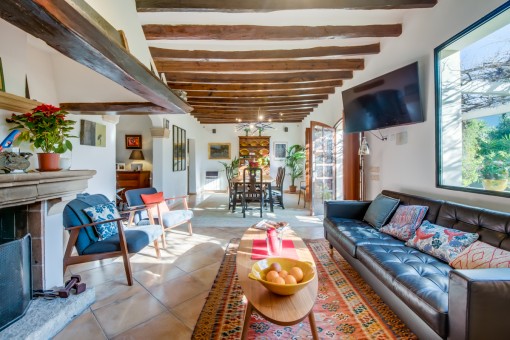 Light flooded living area