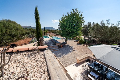 Impressive views from the balcony to the garden