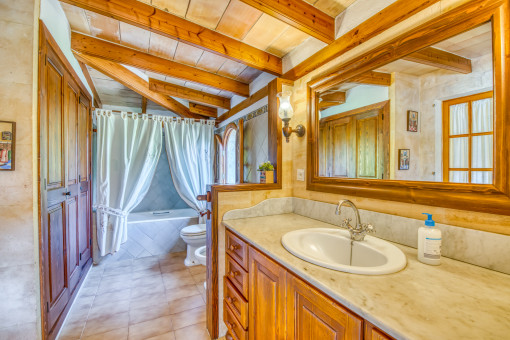 One of 6 bathrooms
