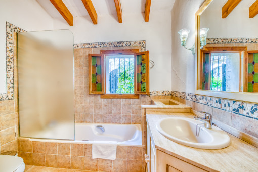 One of 6 bathrooms