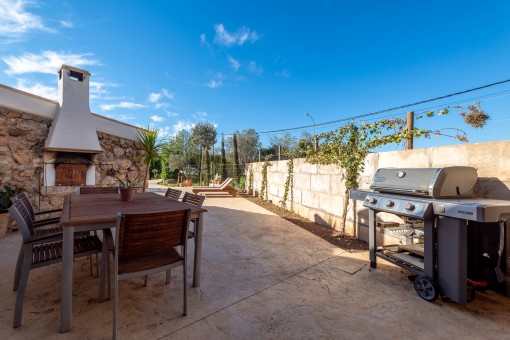 Lovely bbq and dining area