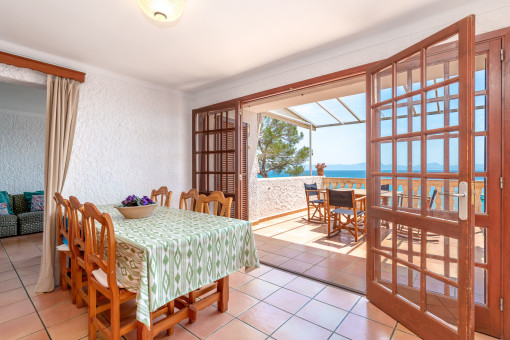 Dining area with terrace access