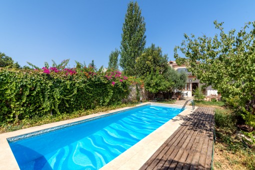 Pleasant village-house with a pool and garden in Binissalem