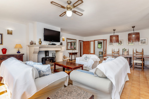 Light flooded living area