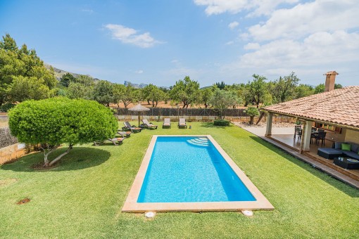 Garden and pool area with lots of privacy