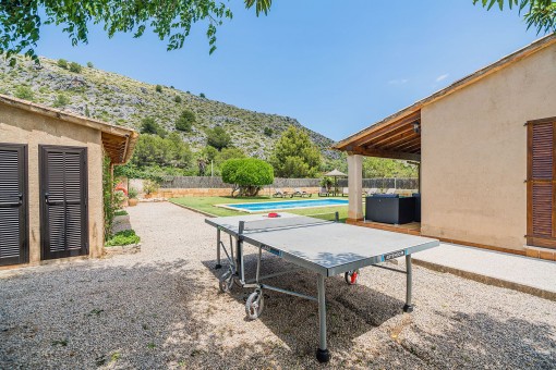 Outdoor area with ample space