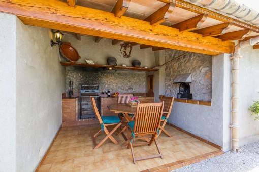 Coverd bbq area