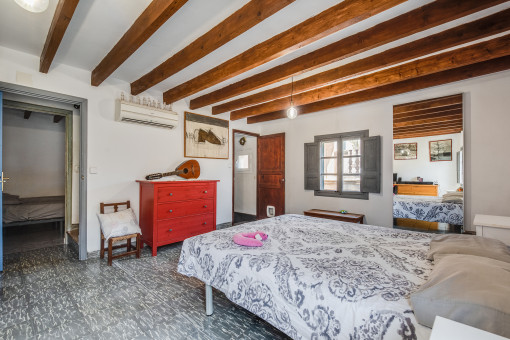 Alternative view of the bedroom
