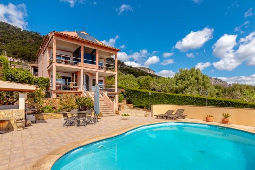 Detached villa with pool and sweeping views in Alaro