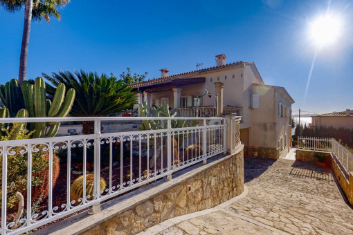 Access to the house