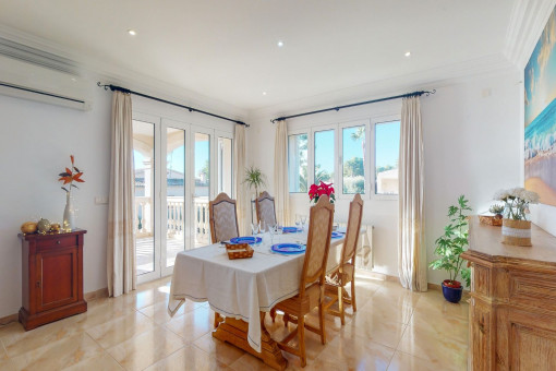 Dining area with terrace access