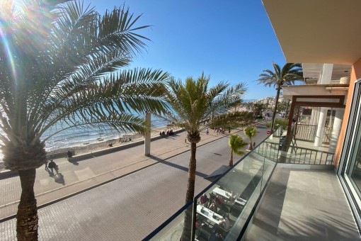 Completely-renovated apartment on the first sea line on the Playa de Palma