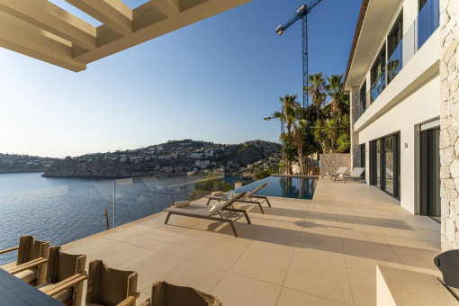 Pool terrace and sea views